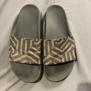Gucci men slides